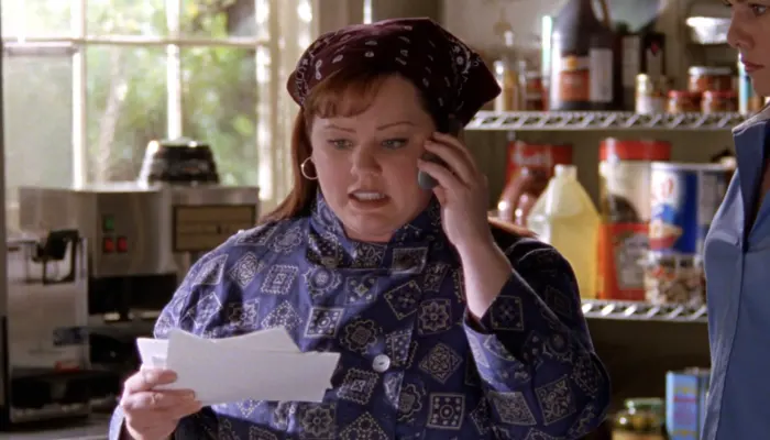 『ギルモア・ガールズ』で、スージーは電話口で怒鳴る