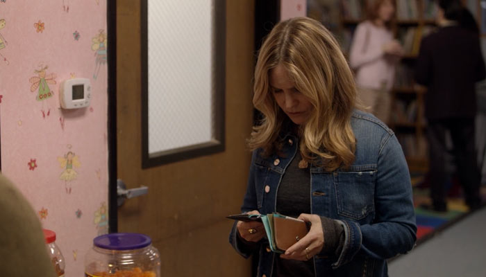 『ユニークライフ』で、エルサはクレジットカードを失くして絶句