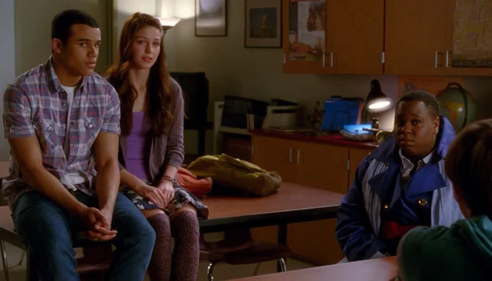 『glee/グリー』で、教室で生徒たちが一緒に帰ることに次々に賛成する