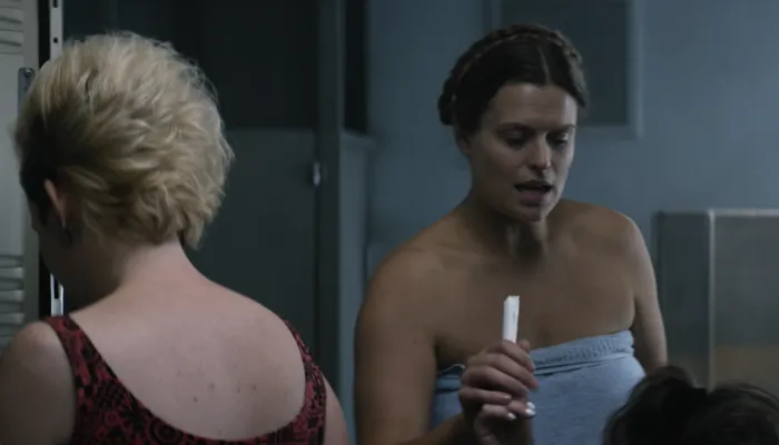 『GLOWで、女性陣はタンポンを分け合う