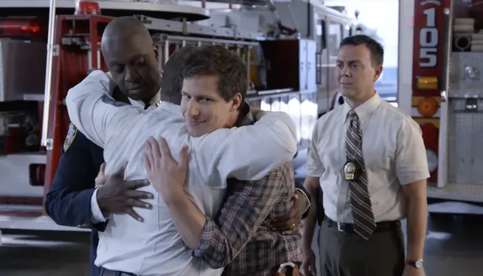 『ブルックリン・ナイン-ナイン』で、消防署と仲直りをするジェイクと署長