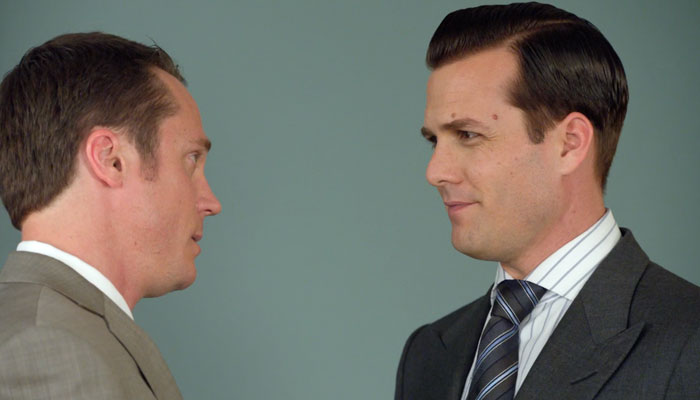 『SUITS/スーツ』で、ハーヴィーはライバル弁護士に一杯食わせる