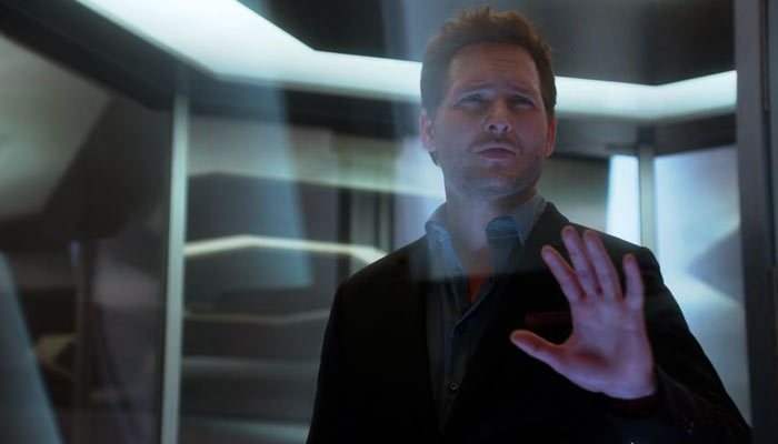 『スーパーガール』で、キャットがビルから落ちるが無事