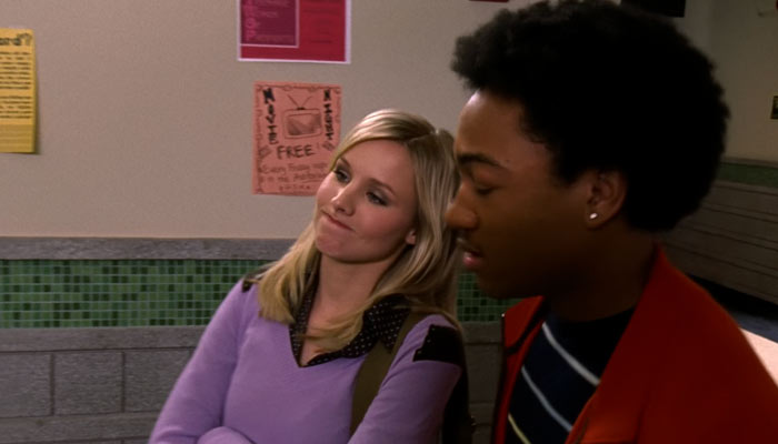 『ヴェロニカ・マーズ』で、ローガンのことを話すヴェロニカとウォレス