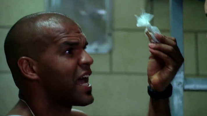 『プリズン・ブレイク』で、マイケルの楽観に対し禁制の麻薬を必死に隠そうとするスークレ