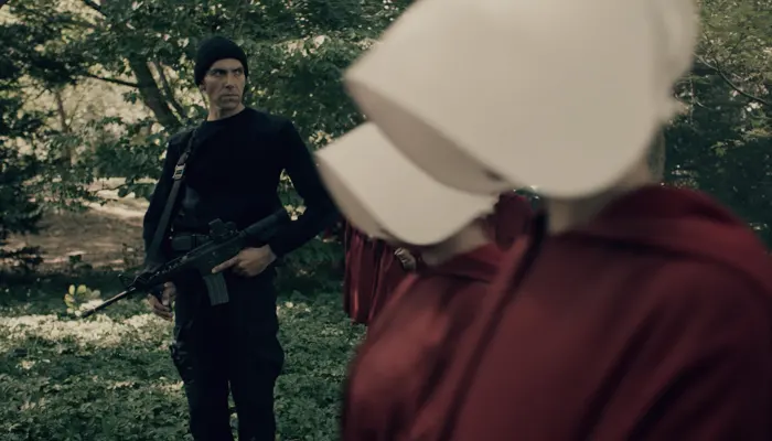 『ハンドメイズ・テイル/侍女の物語』で、ハンドメイドは再教育を受ける