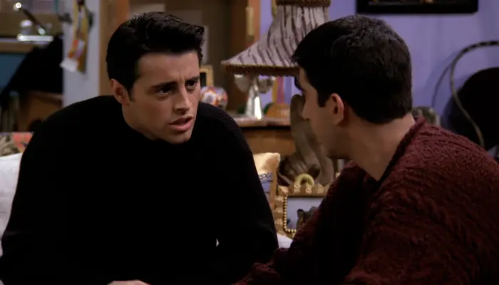 『フレンズ』で、ジョーイとロスはペットの猿がチックマグネットとする