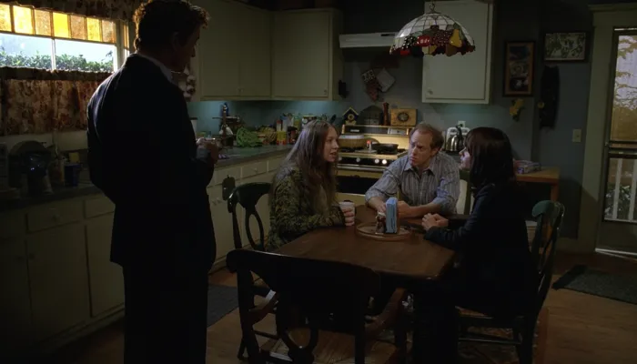 『メンタリスト』で、ジェーンとリズボンは横領容疑の女性の家族を事情聴取