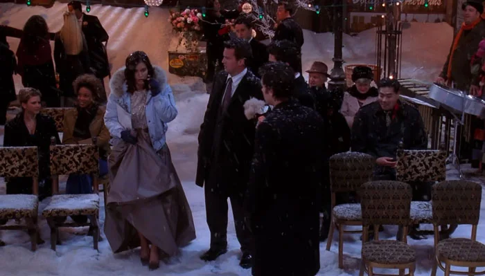 『フレンズ』で、モニカはフィービーの結婚式をしきる