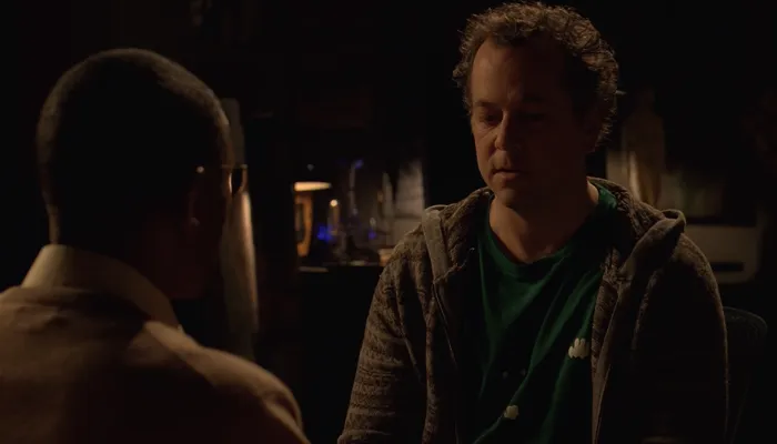 『ブレイキング・バッド』で、ガスとゲイルはウォルターが癌で死んだ後のことを相談