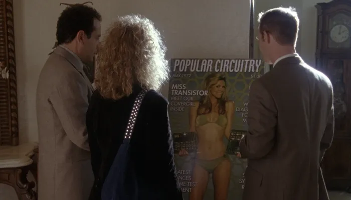 『名探偵モンク』で、プレイボーイ誌に似た雑誌の創設者の屋敷を訪れるモンク、シャローナとランディ