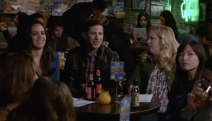 『ブルックリン・ナイン-ナイン』で、ジェイクはトリビア・ナイトの問題に不正解