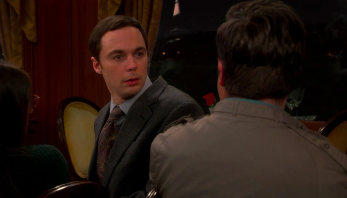 『ビッグバン★セオリー』で、列車旅行中のシェルドンは出会った鉄オタの知識に驚く