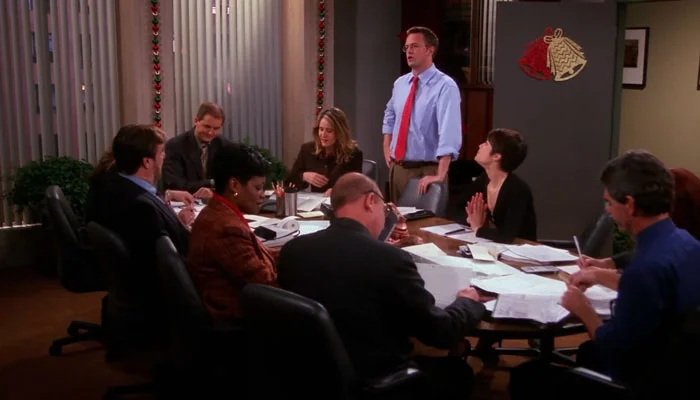 『フレンズ』で、クリスマスに働かなければならないチャンドラーは「suck」を連発