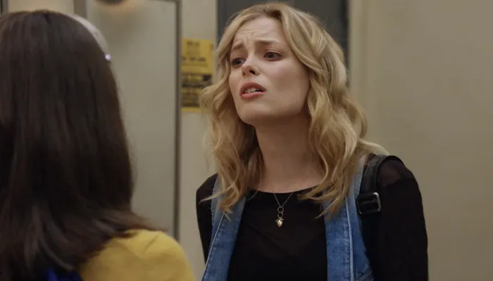 『コミ・カレ!!』で、ブリッタはアニーを励ます