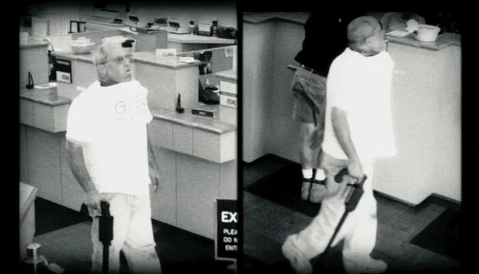 『邪悪な天才: ピザ配達人爆死事件の真相』で、爆弾を腹に巻いた銀行強盗