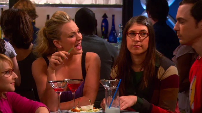 『ビッグバン★セオリー』で、酔っ払ったペニーとバーナデットはシェルドンとエイミーのカップルを冷やかす