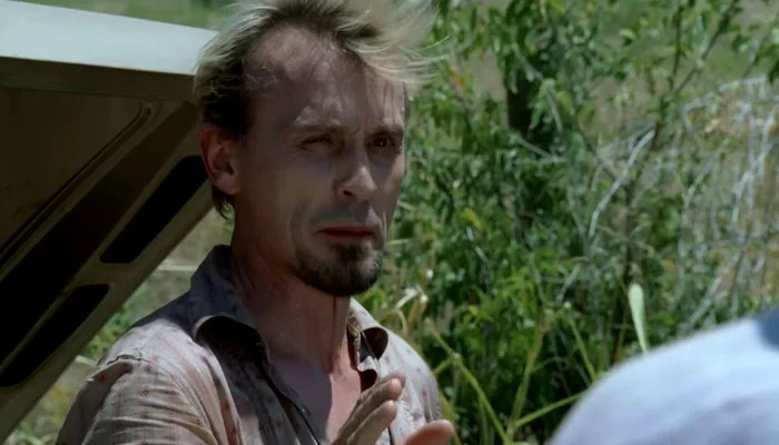 『プリズン・ブレイク』で、マイケルたちに金の隠し場所を吐かされるティーバッグ