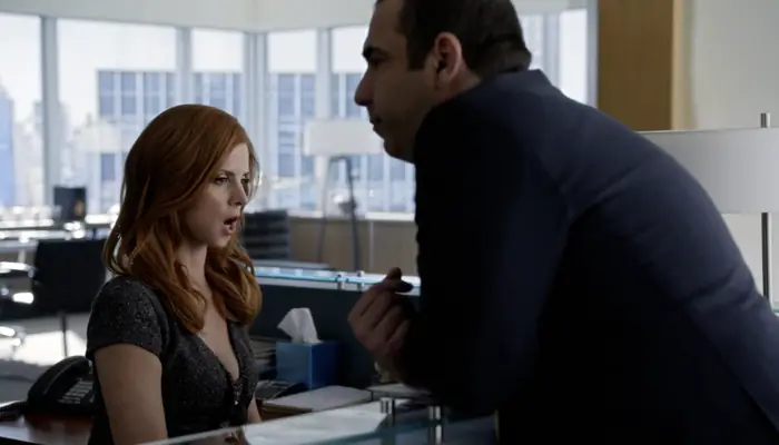 『SUITS/スーツ』で、ダナとルイス