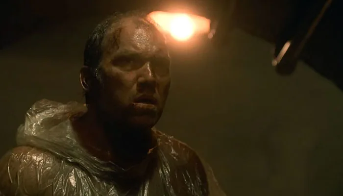 『プリズン・ブレイク』で、ベルリックに食べ物を与える謎の壁の男