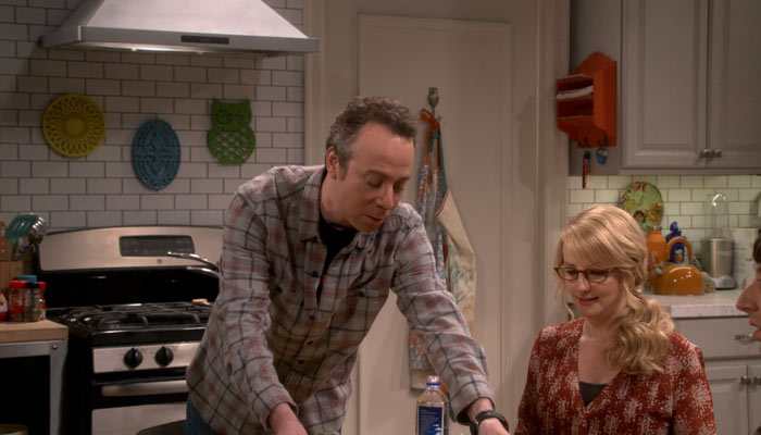 『ビッグバン★セオリー』で、ハワード家でスチュワートがバーナデットに夕食を出す