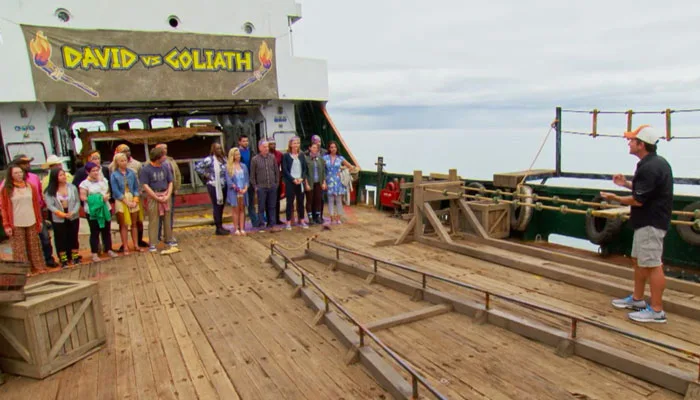 『サバイバー』で、司会者が参加者に話す