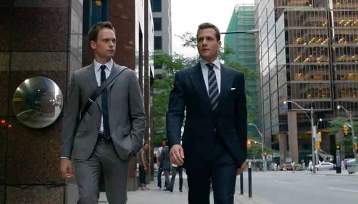 『SUITS/スーツ』で、ハーヴィとマイクは良い警官・悪い警官を使うがうまく行かず