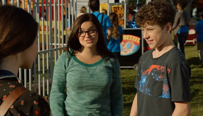 『モダン・ファミリー』で、アレックスは弟の一目惚れの相談をする