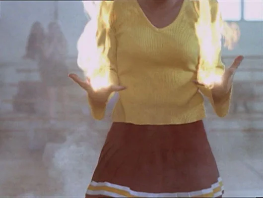 『バフィー 〜恋する十字架〜』で、生徒が手から炎を出す