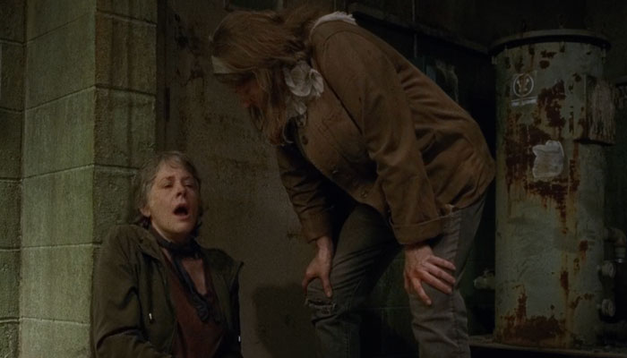 『ウォーキング・デッド』で、キャロルに落ち着くようにいう