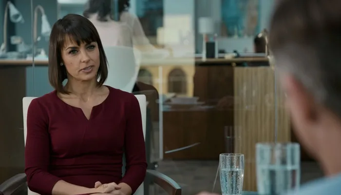 『UnReal』で、クインは上司に直々直訴する