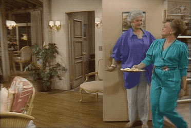 『ゴールデン・ガールズ』で、小さい人にエビ料理を出すブランチ