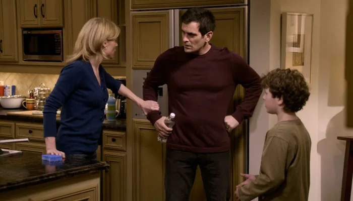 『モダン・ファミリー』で、ルークのジョークが面白くないとクレアが思っていると勘違いするフィル