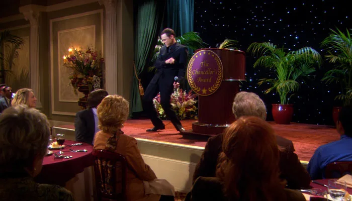 『ビッグバン★セオリー』で、シェルドンは表彰式で酔っ払って羽目を外す