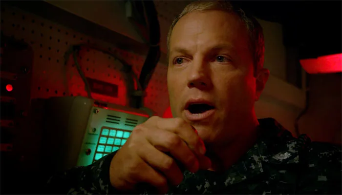 『ザ・ラストシップ』で、駆逐艦ネイサン・ジェームズの副艦長が部下に館長を取り戻すことを「Walk Into a Bar」ジョークで艦内連絡