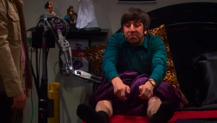 『ビッグバン★セオリー』で、ロボットに自分の一物を掴まれ、ベッドの上で苦悩するハワード