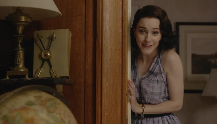 『マーベラス・ミセス・メイゼル』で、ミッジは父親のことを「papa（パパ）」と呼ぶ