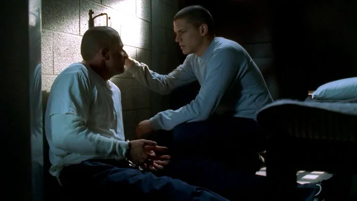 『プリズン・ブレイク』で、リンカーンがマイケルに自分を置いてい脱獄するよう命令