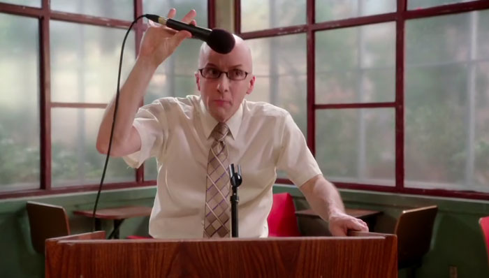 『コミ・カレ!!』で、スピーチ大会で校長がマイクを落とすなと生徒に警告