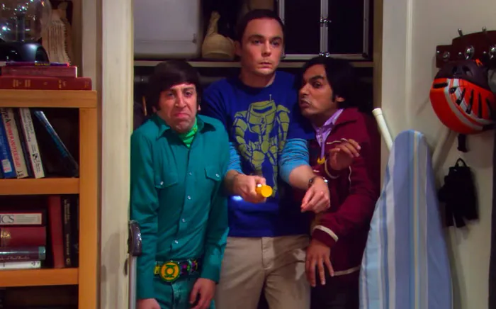 『ビッグバン★セオリー』で、シェルドン、ハワード、ラジがドアで詰まる