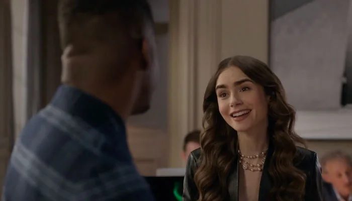 『エミリー、パリへ行く』で、エミリーと同僚男性が話す