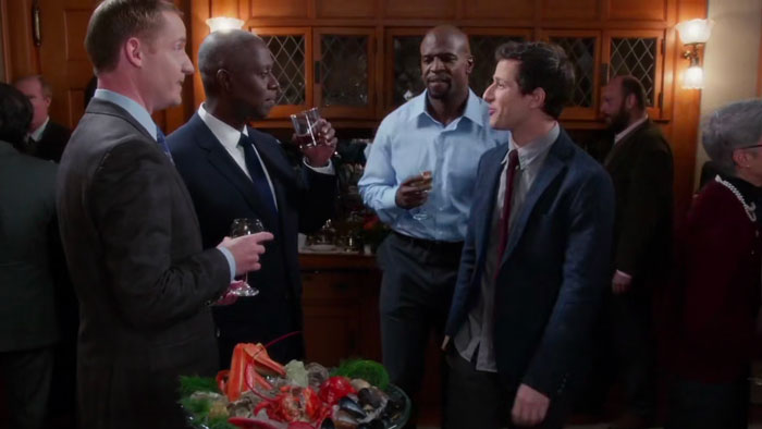 『ブルックリン・ナイン-ナイン』で、署長主催のパーティーでジェイクと署長が会話