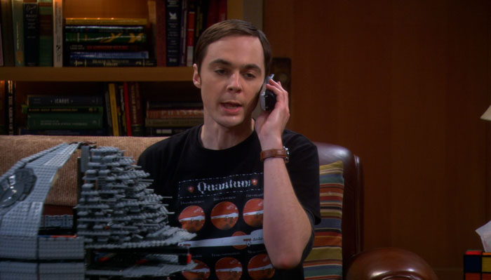 『ビッグバン★セオリー』で、シェルドンはグラハム・ベルが電話発明時のウンチクをレナードに説明