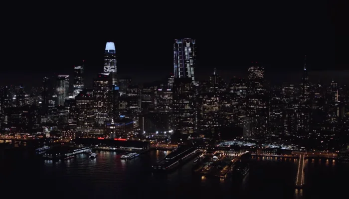 『WHAT / IF 選択の連鎖』で、都会の夜景の鳥瞰図