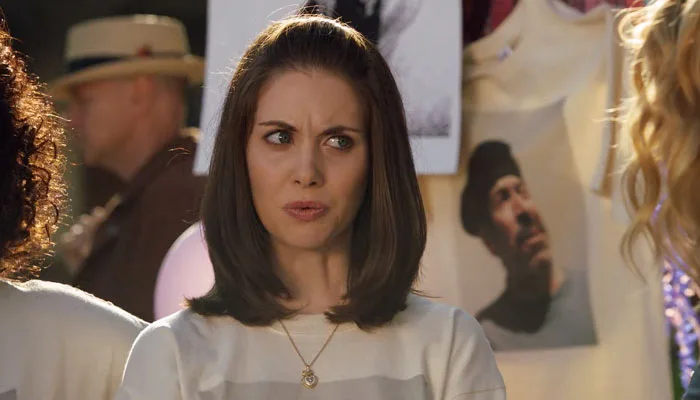 『コミ・カレ!!』で、アニーはブリッタの行動を訝しむ