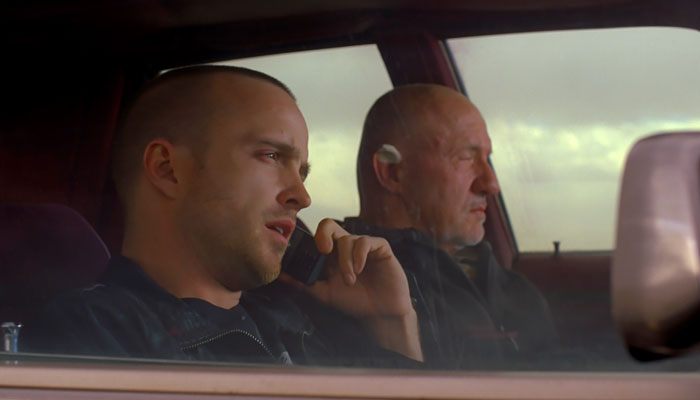 『ブレイキング・バッド』で、ウォルターとジェシーはマイクがどこに向かっているのか電話で会話