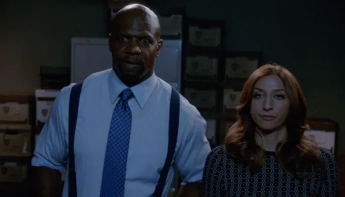 『ブルックリン・ナイン-ナイン』で、署長が口論しだしたのを見て、テリーは「シートベルトを締めろ」と言う