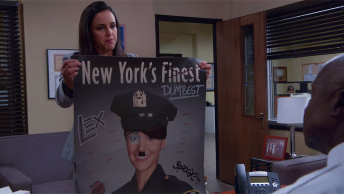 『ブルックリン・ナイン-ナイン』で、エイミーのポスターがいたずら書きされる