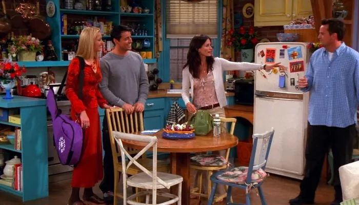 『フレンズ』で、モニカはチャンドラーが競泳水着のスピードを着ると冗談