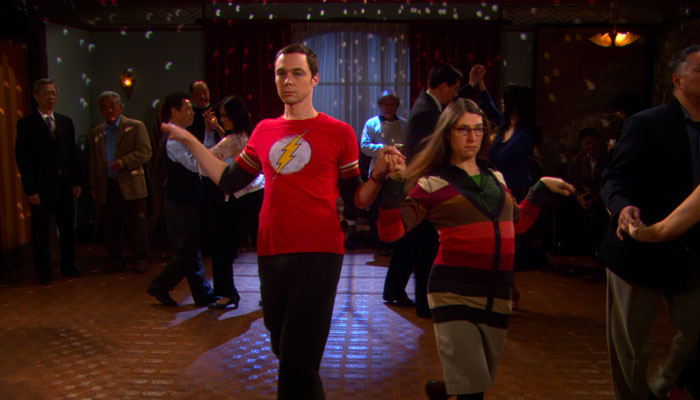 『ビッグバン★セオリー』で、社交ダンスをエイミーと踊るシェルドン